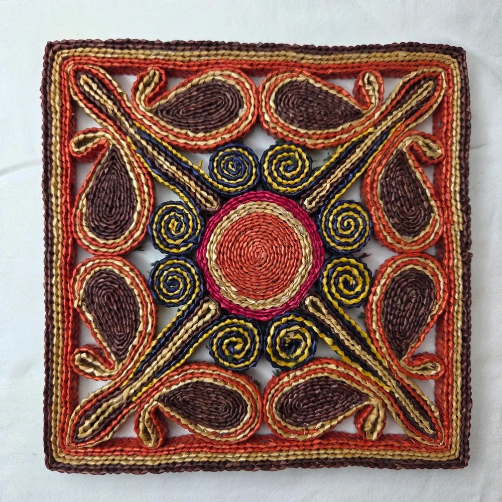Vtg Style Woven Raffia Straw Trivets Set of 3 Boho Floral Paisley Hot Pads